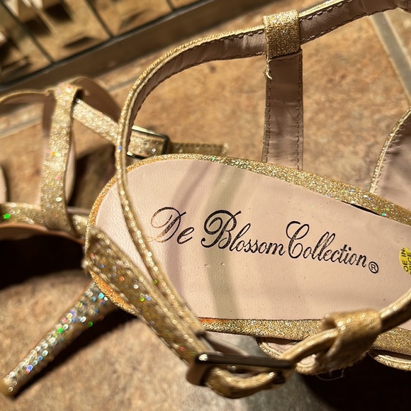 NWT Gold & Rhinestone Platform Heels - Picture 8 of 10